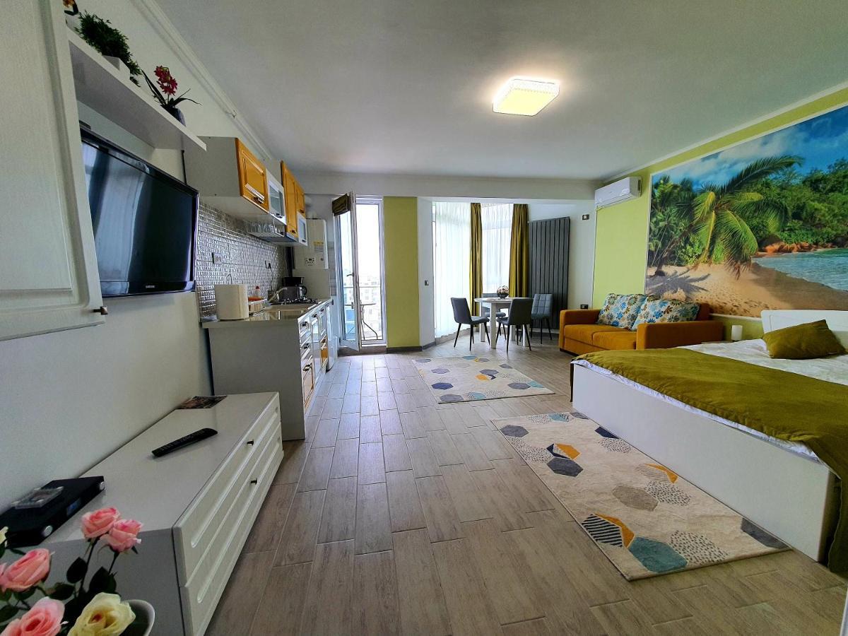 Alezzi Majestic Apartments 115 Năvodari Екстериор снимка