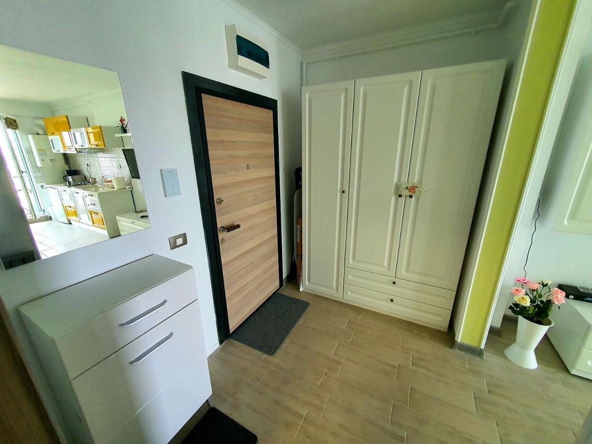 Alezzi Majestic Apartments 115 Năvodari Екстериор снимка