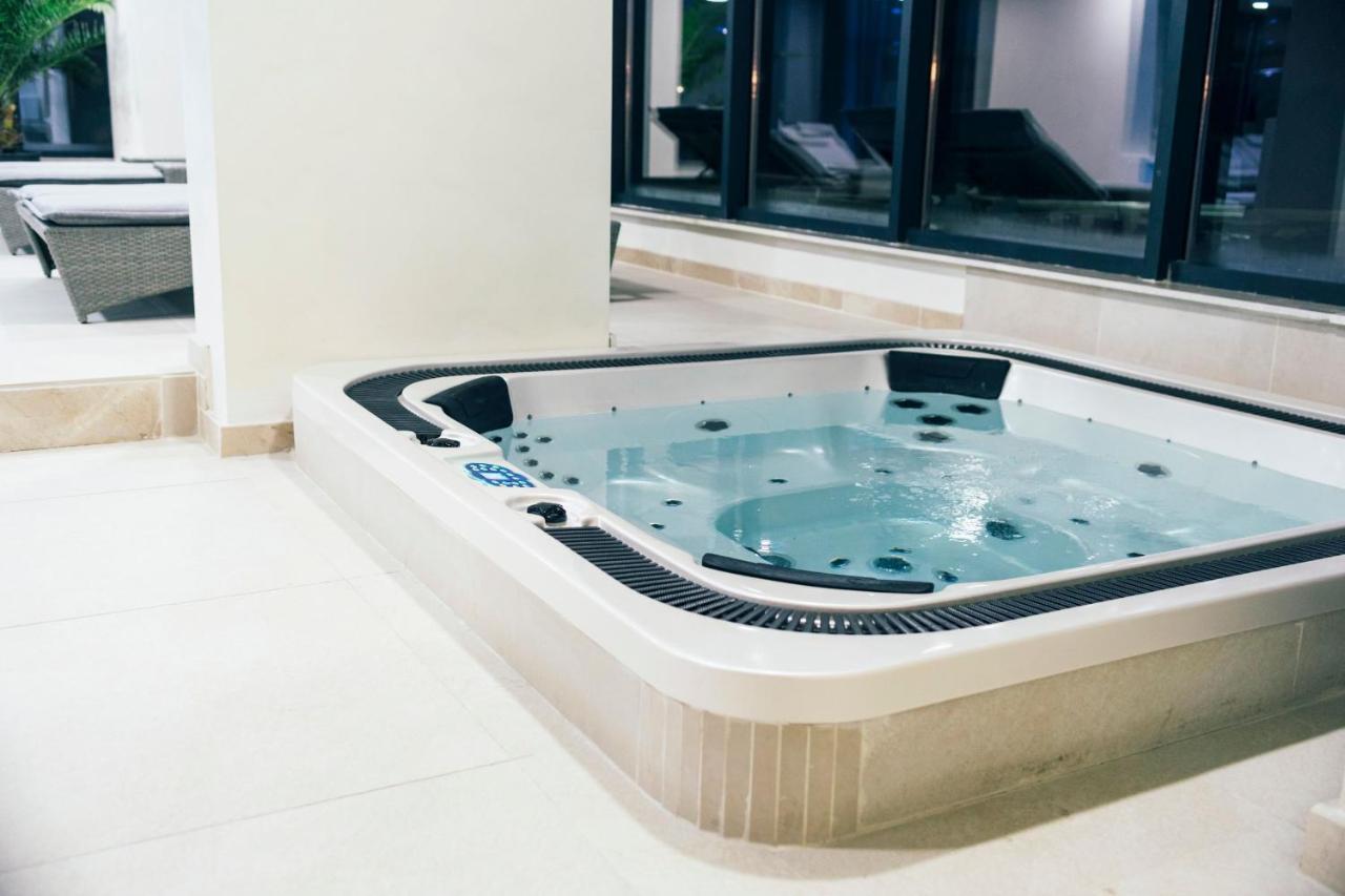 Alezzi Majestic Apartments 115 Năvodari Екстериор снимка